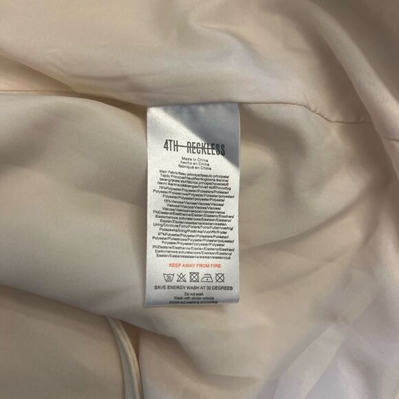 4TH & RECKLESS NWT
Alma Side Tie Blazer In Cream Blazer and Pants Set. Size XL - Picture 6 of 16